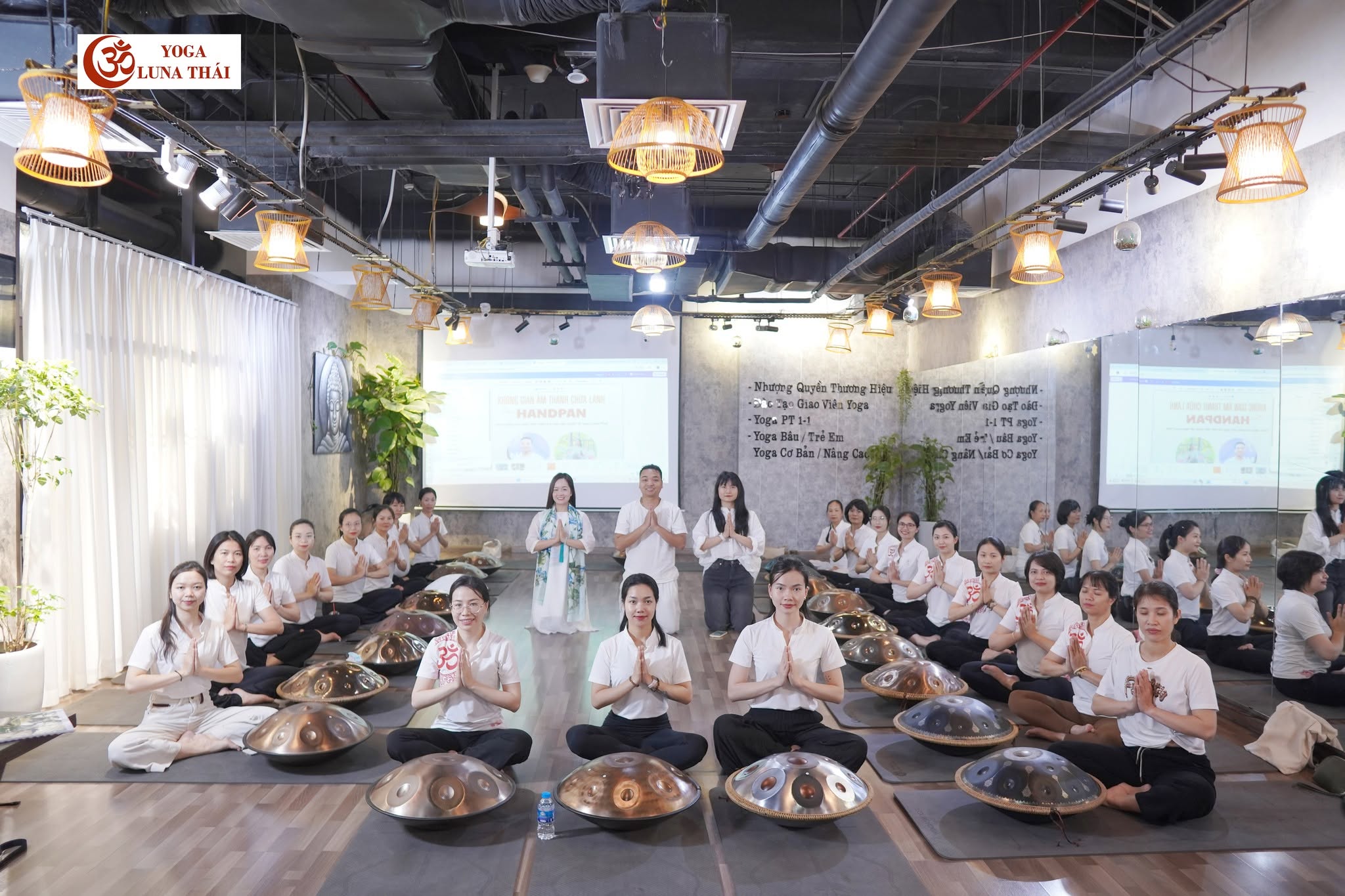 Cau truc tong the cua hai nua ban cau kim loai cua trong handpan