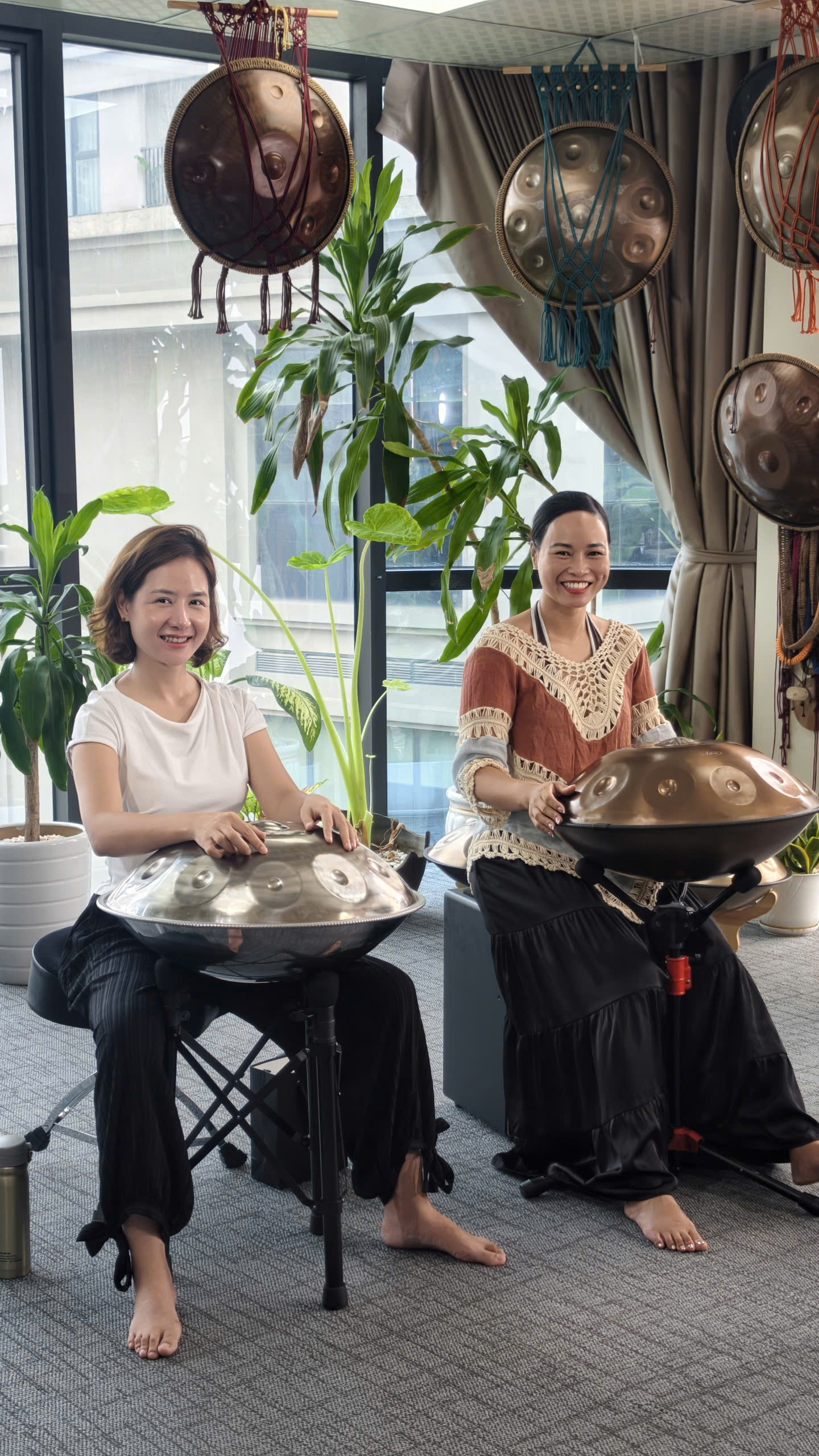 Hoc danh trong handpan tai TPHCM Ha Noi dang la trao luu chua lanh tuyet voi cua cac ban tre