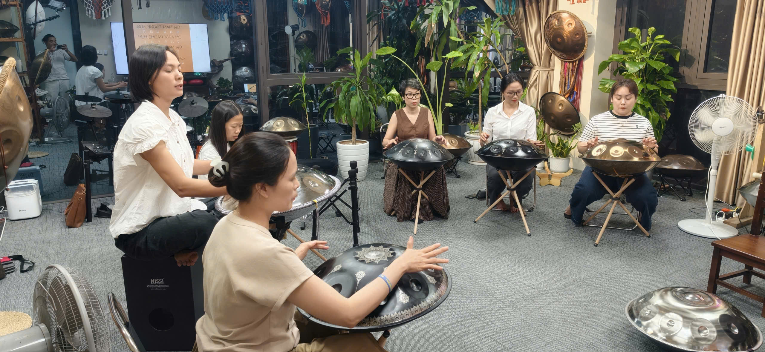 Handpan chat luong luon mang lai am thanh chua lanh tuyet dieu nhat