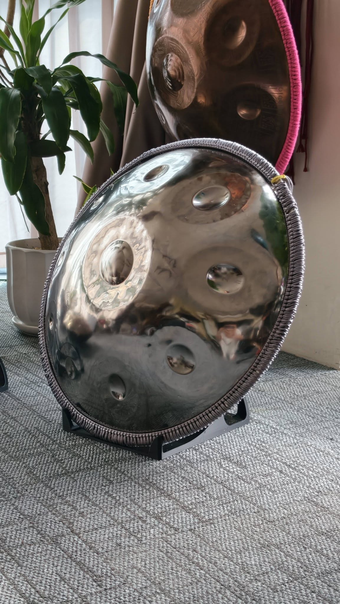 Am thanh Handpan co dinh huong nang luong tap trung giup cai thien bo nao cang thang