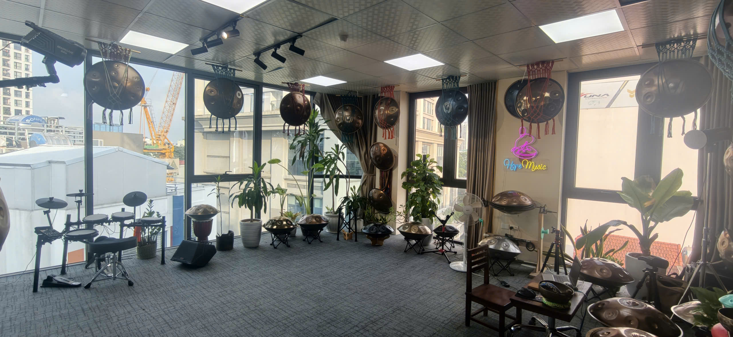 Khong gian phong hoc handpan am thanh chua lanh truc tiep tai Ha Noi