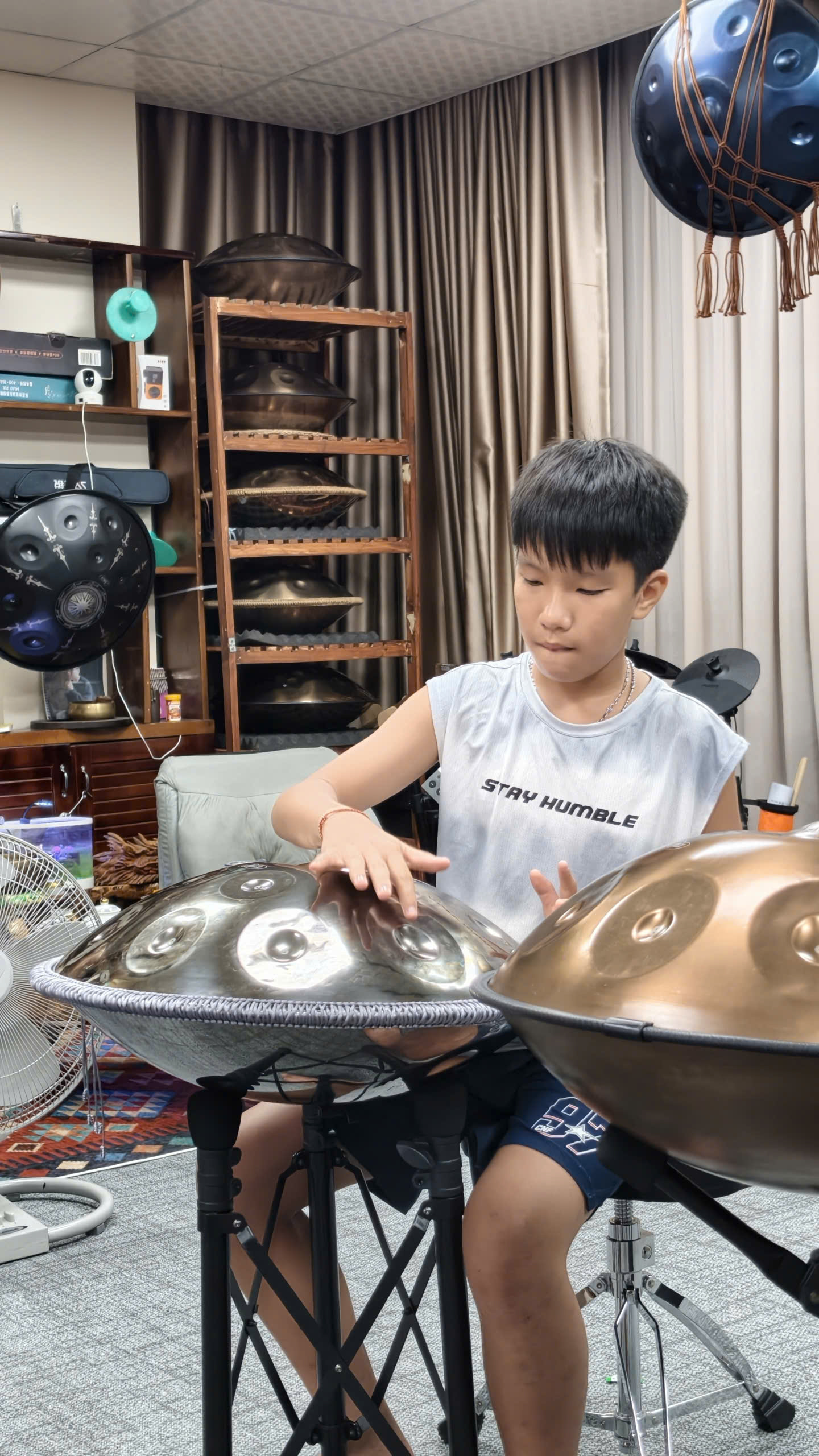 Handpan chua lanh tac dong rung chan truc tiep giup ban tha long toan bo co the thu thai theo thoi gian